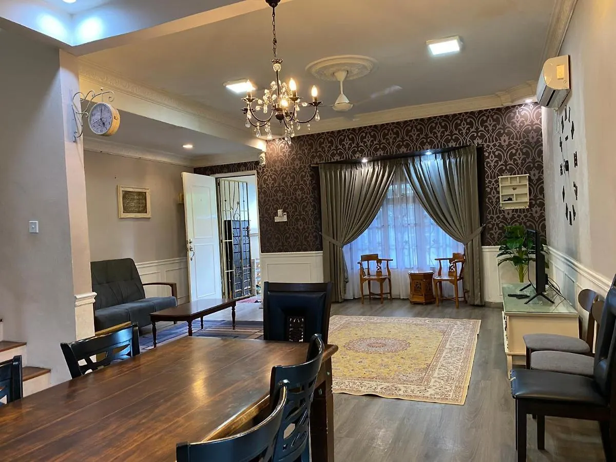 Suria 1 Homestay Jb With Private Pool Johor Bahru 0*,  Malásia